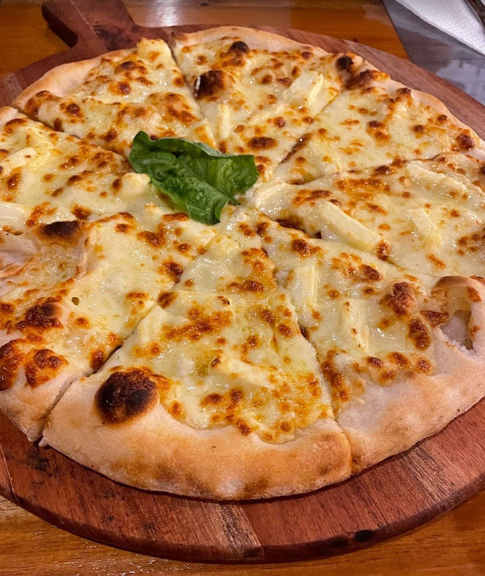 A Tavola　チーズピザ